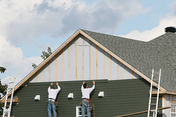 Professional Siding Contractor technician working in Hampton, SC